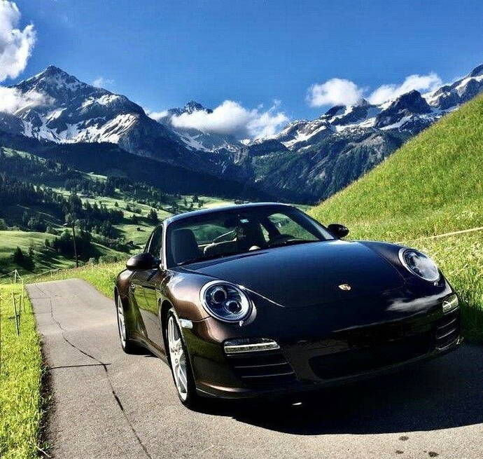 porsche.jpg porsche.jpg